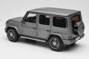 Mercedes G-Class G500 W463A Designo Platinum Magno Minichamps 1:18 B66960811 Diecast — photo 7 of 8