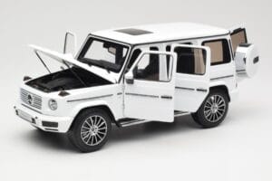 Mercedes G-Class G 500 W463A Diamond White Metallic Minichamps 1:18 113037111 Diecast — photo 2 of 8