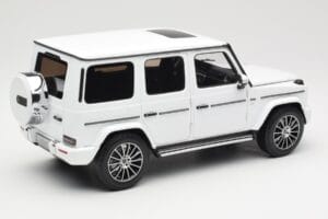 Mercedes G-Class G 500 W463A Diamond White Metallic Minichamps 1:18 113037111 Diecast — photo 3 of 8