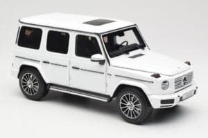 Mercedes G-Class G 500 W463A Diamond White Metallic Minichamps 1:18 113037111 Diecast — photo 6 of 8