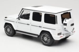 Mercedes G-Class G 500 W463A Diamond White Metallic Minichamps 1:18 113037111 Diecast — photo 7 of 8