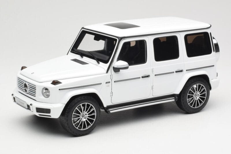 Mercedes G-Class G 500 W463A Diamond White Metallic Minichamps 1:18 113037111 Diecast