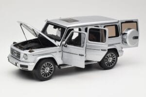 Mercedes G-Class G 500 W463A Iridium Silver Metallic Minichamps 1:18 113037112 Diecast — photo 2 of 8