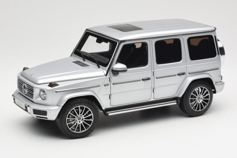 Mercedes G-Class G 500 W463A Iridium Silver Metallic Minichamps 1:18 113037112 Diecast