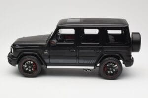 Mercedes G-Class G63 AMG W463A Matt Black Minichamps 1:18 110037064 Diecast — photo 4 of 8