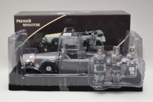 Mercedes G4 6-Wheels Black With Figures Signature Models 1:18 38202 Diecast — photo 3 of 3
