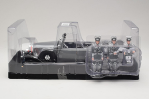 Mercedes G4 6-Wheels Black With Figures Signature Models 1:18 38202 Diecast