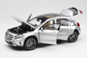 Mercedes GLA X156 Polar Silver Metallic Norev 1:18 B66960267 Diecast — photo 2 of 8
