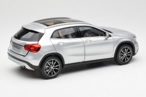 Mercedes GLA X156 Polar Silver Metallic Norev 1:18 B66960267 Diecast — photo 3 of 8