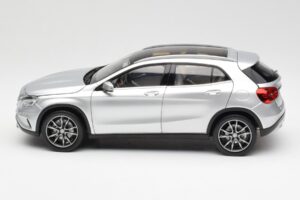 Mercedes GLA X156 Polar Silver Metallic Norev 1:18 B66960267 Diecast — photo 4 of 8