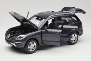 Mercedes M-Class W164 Grey Metallic Minichamps 1:18 100030100 Diecast — photo 2 of 8