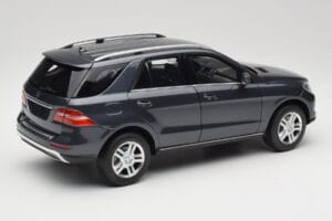 Mercedes M-Class W164 Grey Metallic Minichamps 1:18 100030100 Diecast — photo 3 of 8