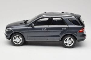 Mercedes M-Class W164 Grey Metallic Minichamps 1:18 100030100 Diecast — photo 4 of 8