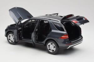 Mercedes M-Class W164 Grey Metallic Minichamps 1:18 100030100 Diecast — photo 5 of 8