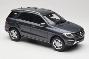 Mercedes M-Class W164 Grey Metallic Minichamps 1:18 100030100 Diecast — photo 6 of 8