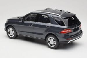Mercedes M-Class W164 Grey Metallic Minichamps 1:18 100030100 Diecast — photo 7 of 8