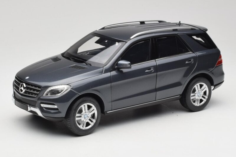 Mercedes M-Class W164 Grey Metallic Minichamps 1:18 100030100 Diecast