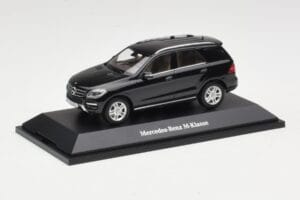 Mercedes M-Class W166 Obsidian Black Metallic Minichamps 1:43 B66960060 Diecast — photo 2 of 4