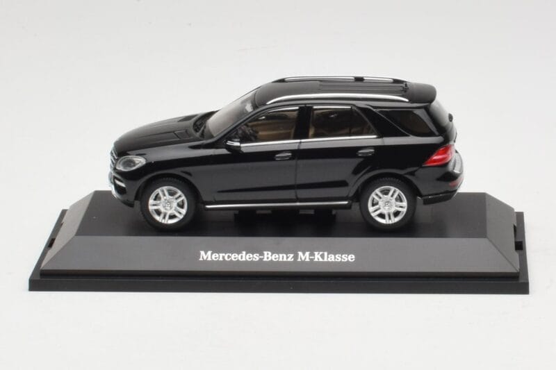 Mercedes M-Class W166 Obsidian Black Metallic Minichamps 1:43 B66960060 Diecast