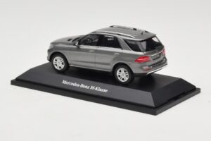 Mercedes M-Class W166 Palladium Silver Metallic Minichamps 1:43 B66960061 Diecast — photo 3 of 4