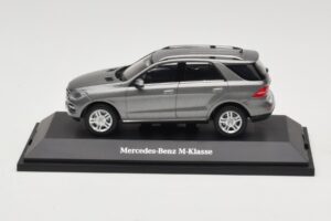 Mercedes M-Class W166 Palladium Silver Metallic Minichamps 1:43 B66960061 Diecast