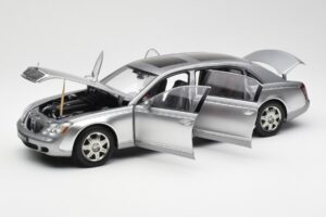 Maybach 62 LWB Himalaya Silver Dealer Edition AUTOart 1:18 B66962178 Diecast — photo 2 of 8
