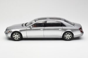 Maybach 62 LWB Himalaya Silver Dealer Edition AUTOart 1:18 B66962178 Diecast — photo 4 of 8