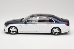 Mercedes Maybach S-Class Z223 Nautical Blue Diamond White Almost Real 1:18 820126 Diecast — photo 4 of 8