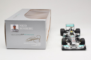Mercedes MGP W02 #8 N. Rosberg Mercedes GP 2011 Minichamps 1:18 110110008 Diecast — photo 6 of 7