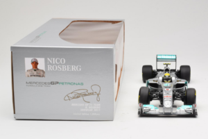 Mercedes MGP W02 #8 N. Rosberg Mercedes GP Showcar 2011 Minichamps 1:18 110110078 Diecast — photo 6 of 7