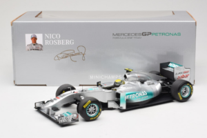 Mercedes MGP W02 #8 N. Rosberg Mercedes GP Showcar 2011 Minichamps 1:18 110110078 Diecast — photo 7 of 7
