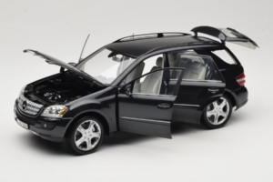 Mercedes ML W164 Obsidian Black Dealer Edition Minichamps 1:18 B66962321 Diecast — photo 2 of 8