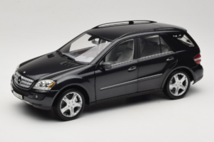 Mercedes ML W164 Obsidian Black Dealer Edition Minichamps 1:18 B66962321 Diecast