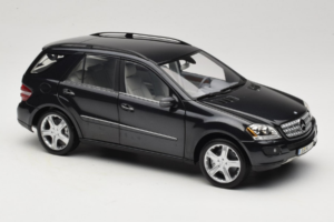 Mercedes ML W164 Obsidian Black Dealer Edition Minichamps 1:18 B66962321 Diecast — photo 6 of 8
