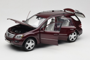 Mercedes ML W164 Red Metallic Minichamps 1:18 150034500 Diecast — photo 2 of 8
