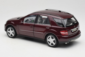 Mercedes ML W164 Red Metallic Minichamps 1:18 150034500 Diecast — photo 7 of 8