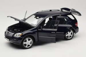 Mercedes ML W164 Tanzanite Blue Dealer Edition Minichamps 1:18 B66962322 Diecast — photo 2 of 8