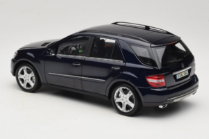 Mercedes ML W164 Tanzanite Blue Dealer Edition Minichamps 1:18 B66962322 Diecast — photo 7 of 8