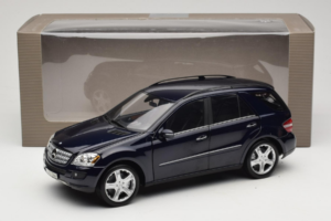 Mercedes ML W164 Tanzanite Blue Dealer Edition Minichamps 1:18 B66962322 Diecast — photo 8 of 8