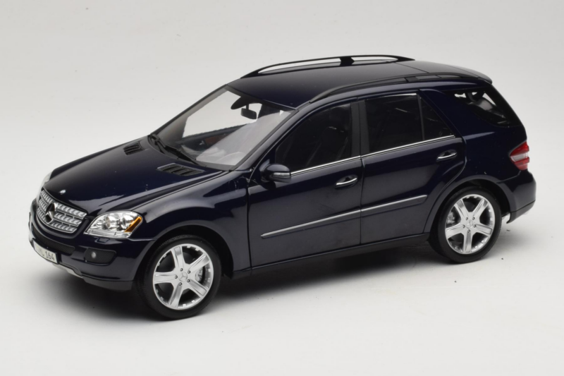 Mercedes ML W164 Tanzanite Blue Dealer Edition Minichamps 1:18 B66962322 Diecast