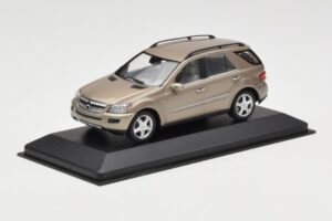 Mercedes ML W164 Copper Metallic Minichamps 1:43 ML002 Diecast — photo 2 of 4