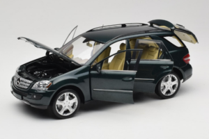 Mercedes ML W164 Green Metallic Minichamps 1:18 150034502 Diecast — photo 2 of 8
