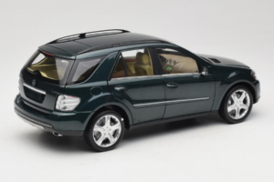 Mercedes ML W164 Green Metallic Minichamps 1:18 150034502 Diecast — photo 3 of 8