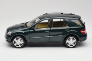 Mercedes ML W164 Green Metallic Minichamps 1:18 150034502 Diecast — photo 4 of 8