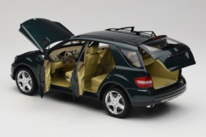 Mercedes ML W164 Green Metallic Minichamps 1:18 150034502 Diecast — photo 5 of 8