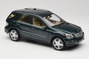 Mercedes ML W164 Green Metallic Minichamps 1:18 150034502 Diecast — photo 6 of 8