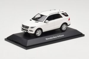 Mercedes ML W166 Calcit White Minichamps 1:43 B66960062 Diecast — photo 2 of 4