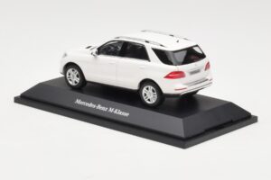 Mercedes ML W166 Calcit White Minichamps 1:43 B66960062 Diecast — photo 3 of 4