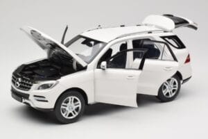 Mercedes ML W166 White Minichamps 1:18 100030101 Diecast — photo 2 of 8