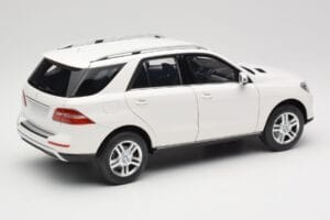 Mercedes ML W166 White Minichamps 1:18 100030101 Diecast — photo 3 of 8
